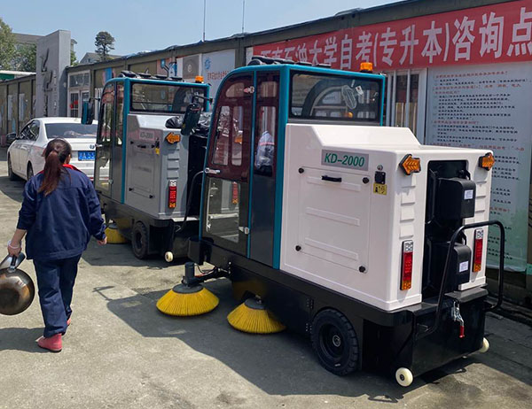 驾驶式扫地机操作使用 驾驶式扫地机操作使用